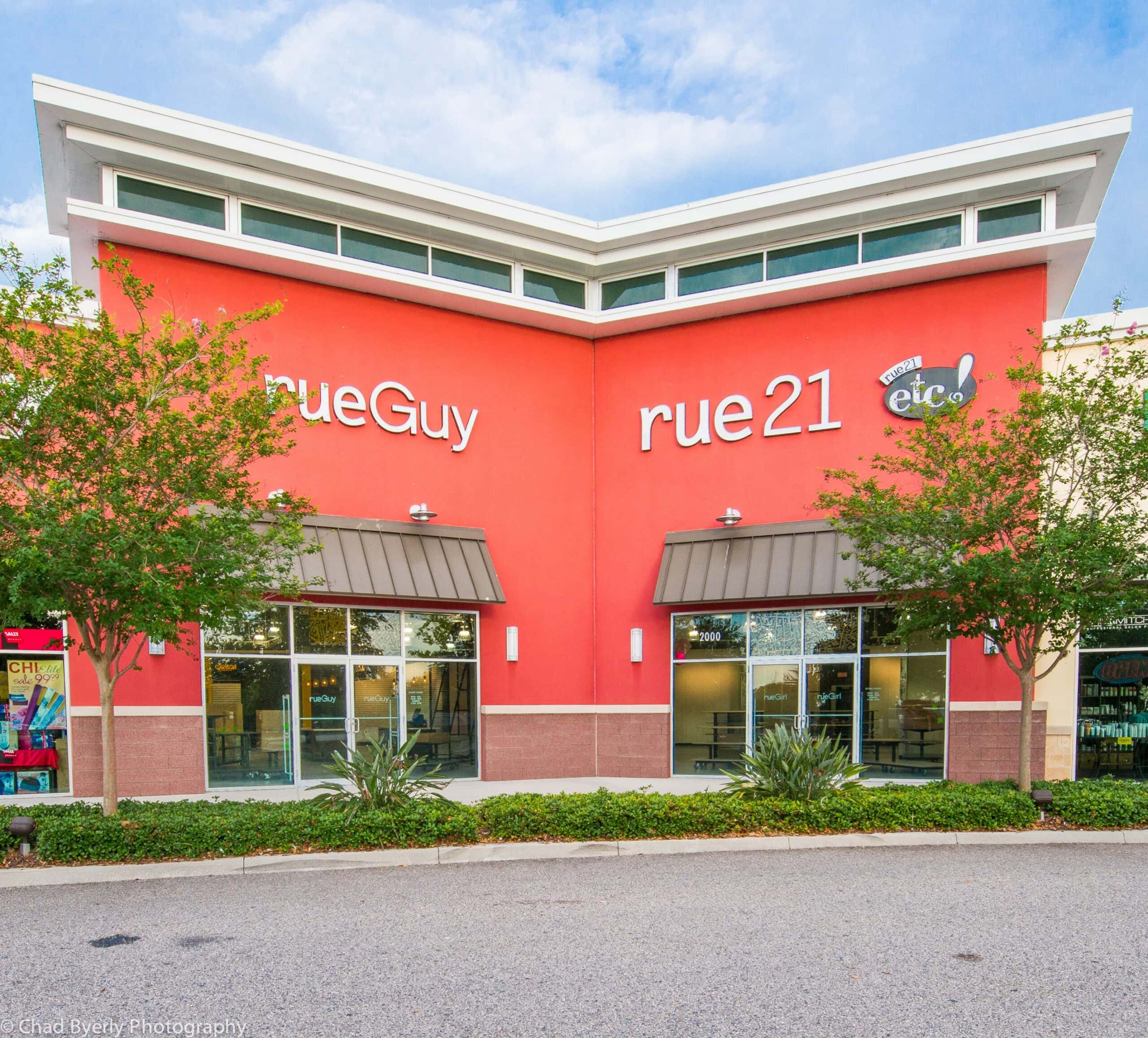 Entrance at rue21 Posner Commons showing the rueGuy and rue21 exterior wall signage.